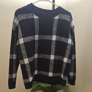 Anne Klein Black and White Knit Sweater